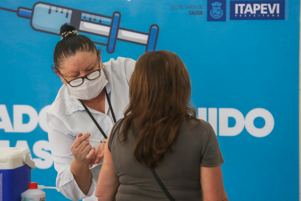 Prefeitura vacinar&aacute; profissionais da educa&ccedil;&atilde;o para retomar as aulas em 21 de junho