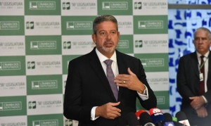 Presidente da C&acirc;mara: decis&atilde;o sobre cassa&ccedil;&atilde;o de mandato &eacute; do Congresso