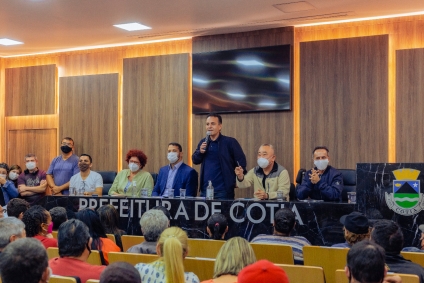 Prefeitura regulariza feirantes e entrega licença de funcionamento