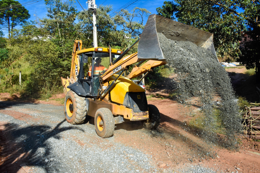 Avenida das Nascentes recebe manuten&ccedil;&atilde;o no bairro S&atilde;o Benedito