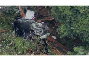 Helic&oacute;ptero cai e deixa 7 feridos em Barueri