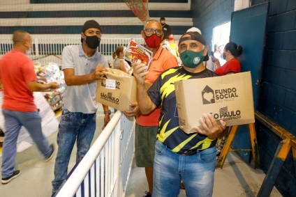 Jandira entrega mais de 1000 cestas básicas aos carentes