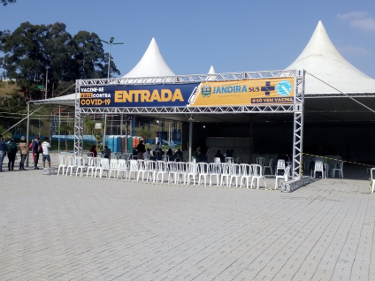 Quarentões entram na fila da vacinação contra a Covid no sábado (19)