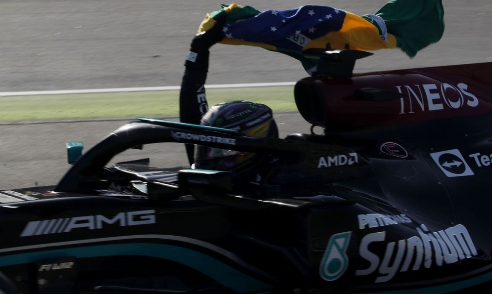 Piloto Lewis Hamilton recebe t&iacute;tulo honor&aacute;rio de cidad&atilde;o brasileiro