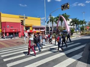 Barueri promove campanha de tr&acirc;nsito para pedestres e ciclistas