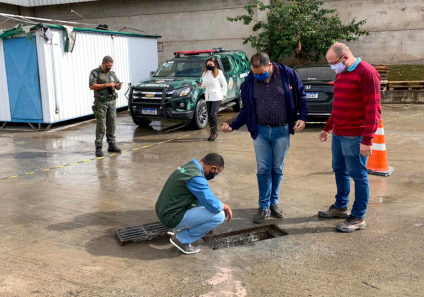 Prefeitura flagra novo despejo irregular em lago e multa novamente a empresa responsável