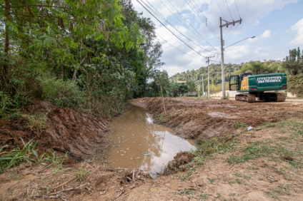 Desassoreamento do córrego do Rio Acima irá combater futuros alagamentos