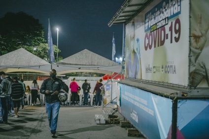 Mais de 2 mil pessoas são vacinadas no