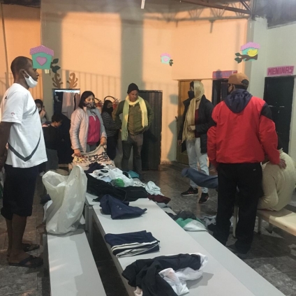 Associação Cáritas São Francisco acolhe moradores de rua do frio intenso em Jandira