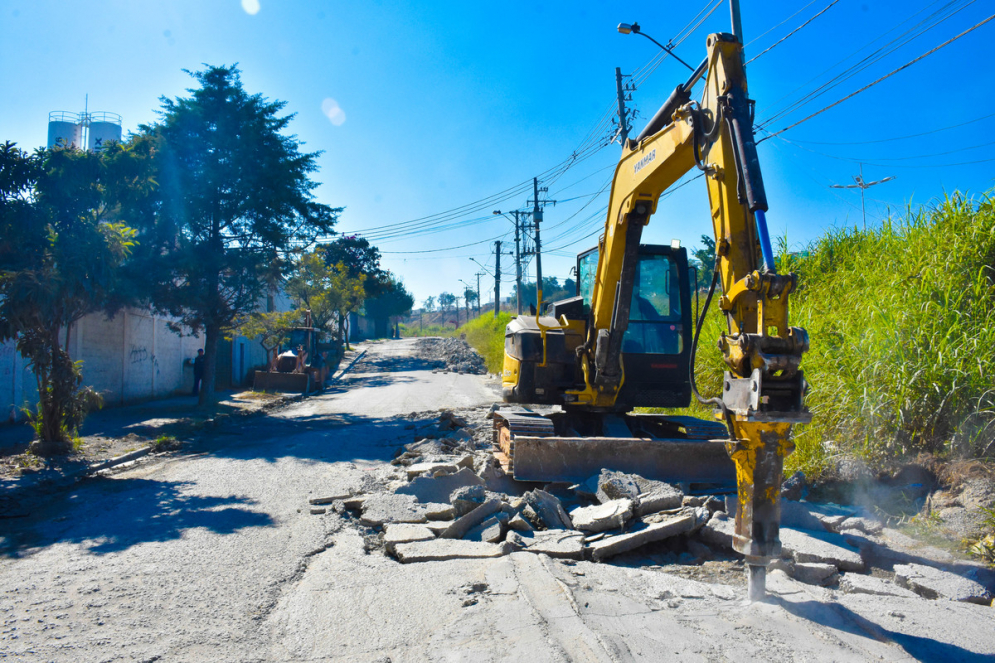 Obra de melhorias na rua Ant&ocirc;nio Rebolho Nunes J&uacute;nior