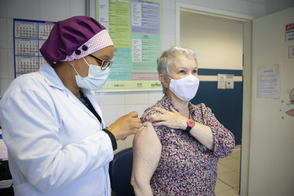 Cidade vacinou mais de três mil pessoas contra a gripe no Dia D. Adesão ainda é baixa