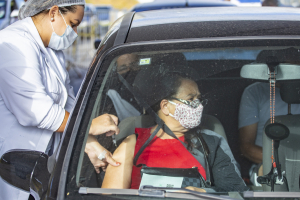 Trabalhadores da Educa&ccedil;&atilde;o 47+ ir&atilde;o tomar a 2&ordf; dose contra a Covid-19 dia 10/05