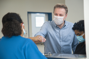 Prefeito de Itapevi entra na Justi&ccedil;a para garantir servi&ccedil;os de energia el&eacute;trica e fornecimento de &aacute;gua &agrave; popula&ccedil;&atilde;o vulner&aacute;vel