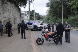 Opera&ccedil;&atilde;o Cidade Segura apreende quatro ve&iacute;culos e det&eacute;m tr&ecirc;s pessoas