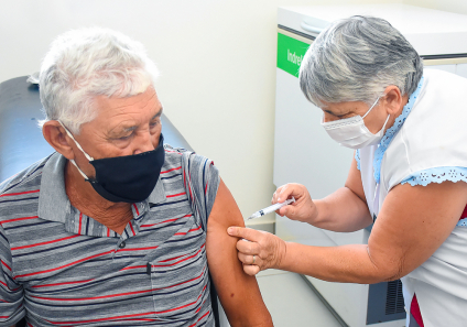 Saúde libera o agendamento da vacina para pessoas com idade igual ou superior a 63 anos