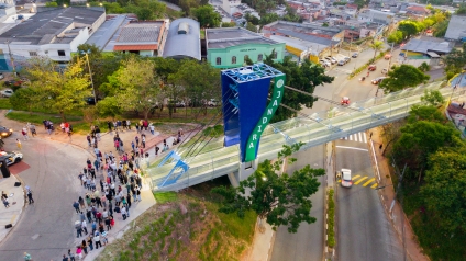 Dr Sato entrega passarela da via expressa