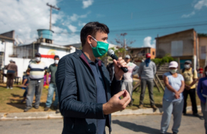 Prefeito Rodrigo Andrade entrega rede de &aacute;gua Novo Tigr&atilde;o