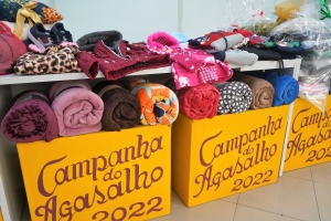 Educa&ccedil;&atilde;o entrega mais de 5 mil pe&ccedil;as para Campanha do Agasalho 2022