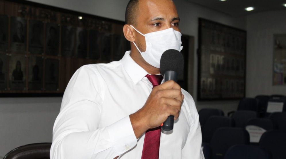 L&eacute;o da Feira reivindica amplia&ccedil;&atilde;o e reforma de creche na Vila Eneide