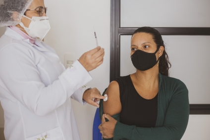 Cotia aplicará a 2ª dose adicional contra a Covid com doses remanescentes em pessoas com 30+