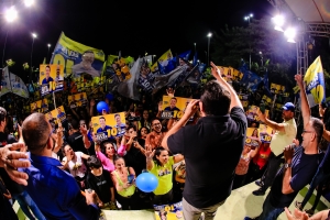 Elvis Cezar re&uacute;ne 6 mil em abertura da campanha em Santana de Parna&iacute;ba