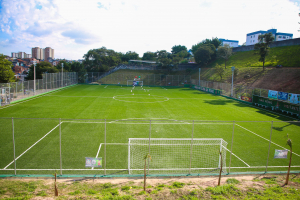 Campo do S&atilde;o Pedro ganha gramado sint&eacute;tico e  ilumina&ccedil;&atilde;o de Led