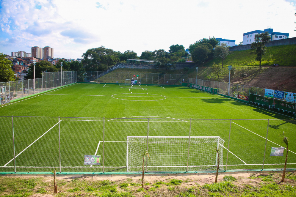 Campo do S&atilde;o Pedro ganha gramado sint&eacute;tico e  ilumina&ccedil;&atilde;o de Led