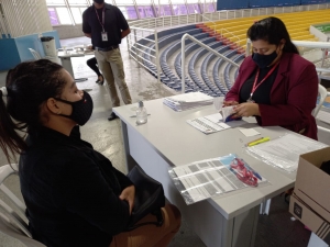 Rede varejista seleciona trabalhadores para loja de Barueri