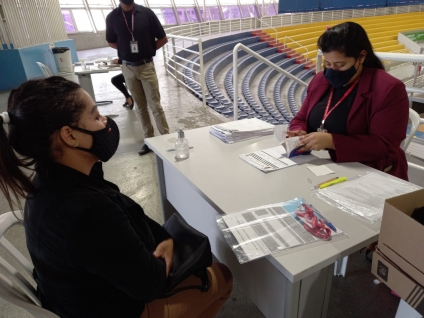 Rede varejista seleciona trabalhadores para loja de Barueri