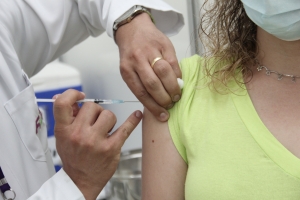 Cidade j&aacute; aplicou mais de meio milh&atilde;o de doses contra covid- 19