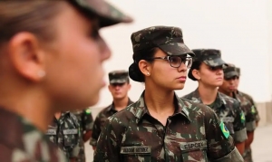 Mulheres poder&atilde;o se alistar no servi&ccedil;o militar aos 18 anos