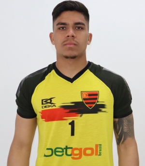 Jovem goleiro assina contrato profissional com Oeste Barueri
