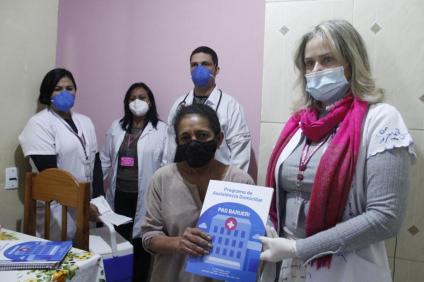 SAD entrega cartilhas com orientações aos cuidadores de pacientes acamados